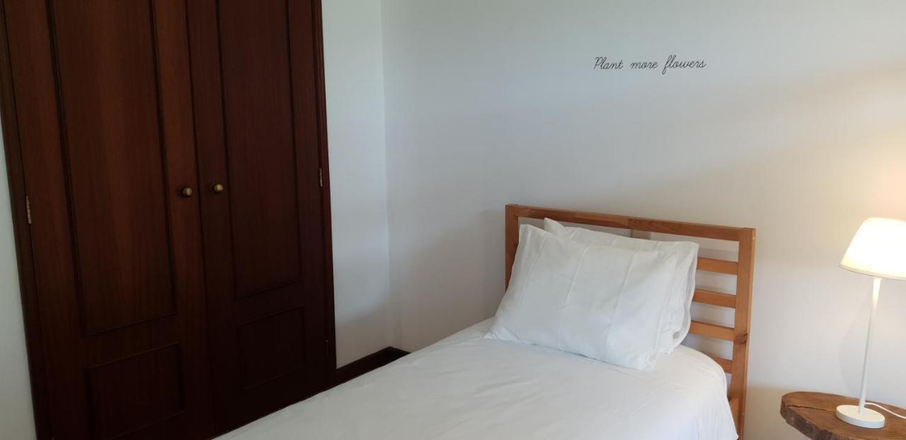 Quinta De Carvalhal - Casa De Campo กิมาไรส์ ภายนอก รูปภาพ